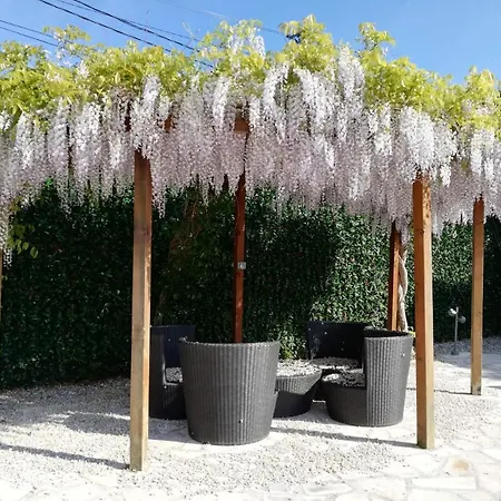 Pre Fleuri بيت للعطل